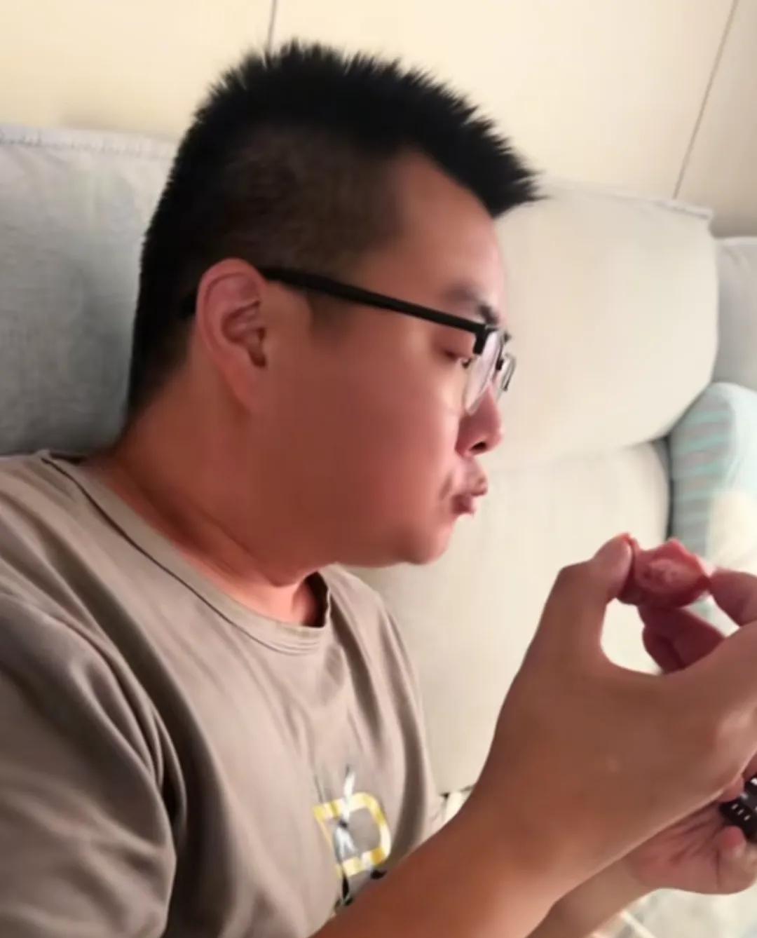 田静这个视频拍的角度绝了！田静拍了个广告小视频：青岛老火腿结果视频的镜头，