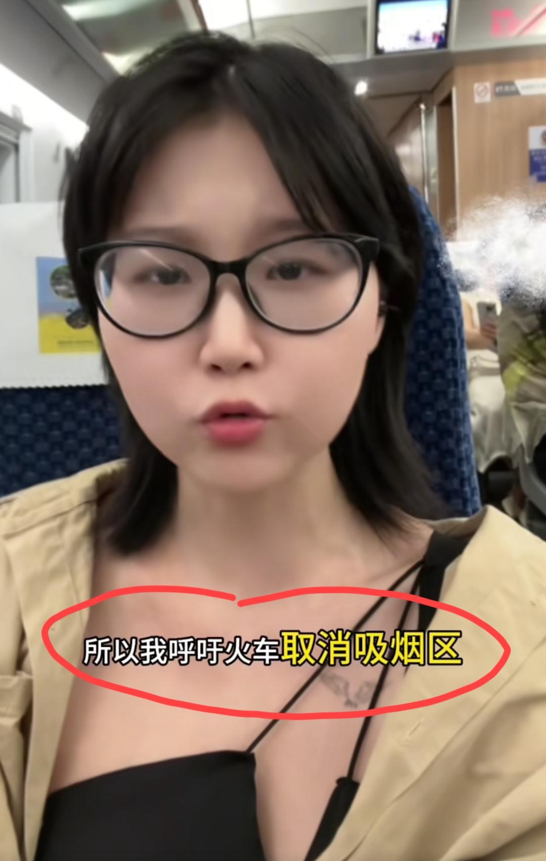 女子用英语吐槽“绿皮车连接处吸烟”这个事情，引来网上无数的非议，女子再次发布视频