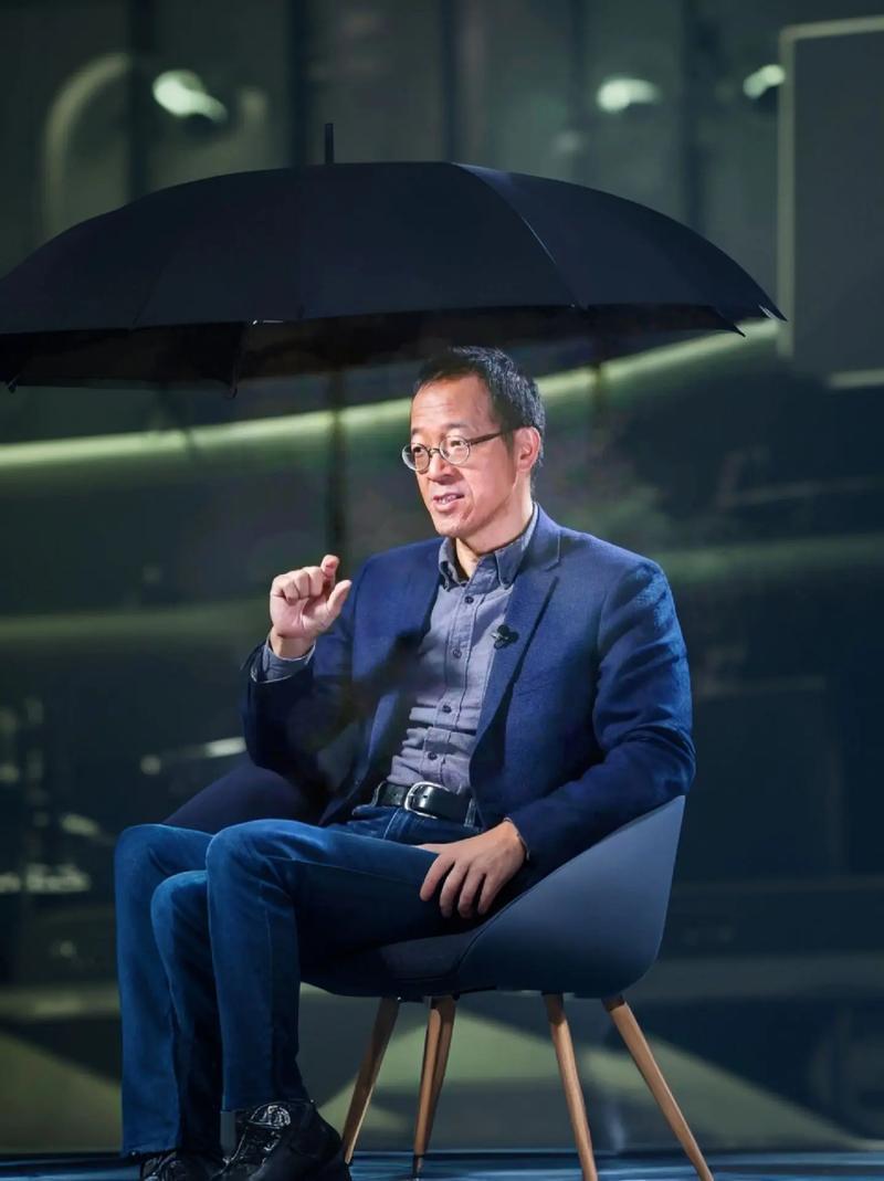 俞敏洪虽然经常性地被不少人吐槽小气与抠门，但作为一个企业家，还是很成功的主要有