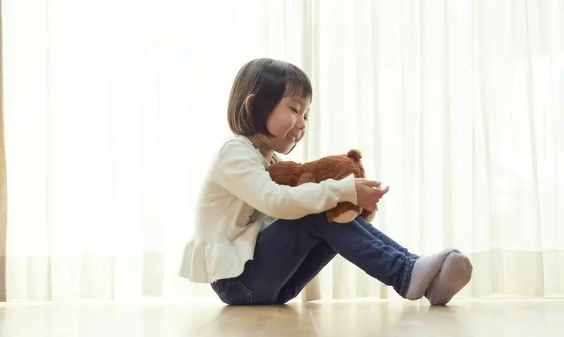 你家小孩有没有每天夜里无缘无故的哭闹！我家侄女，每天夜里哭闹，也没有原因，跑了