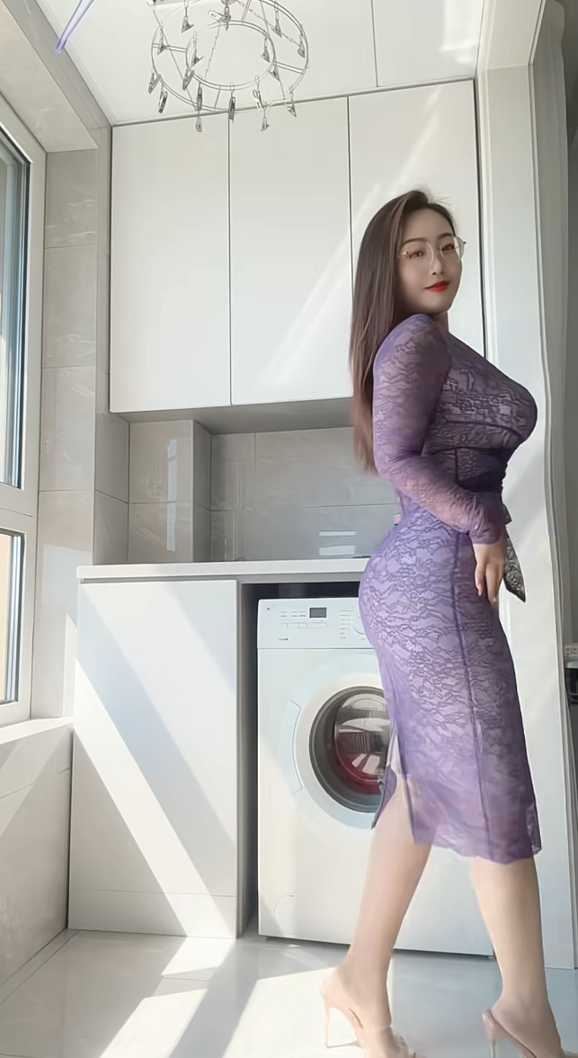 朋友送的衣服很漂亮我很喜欢！