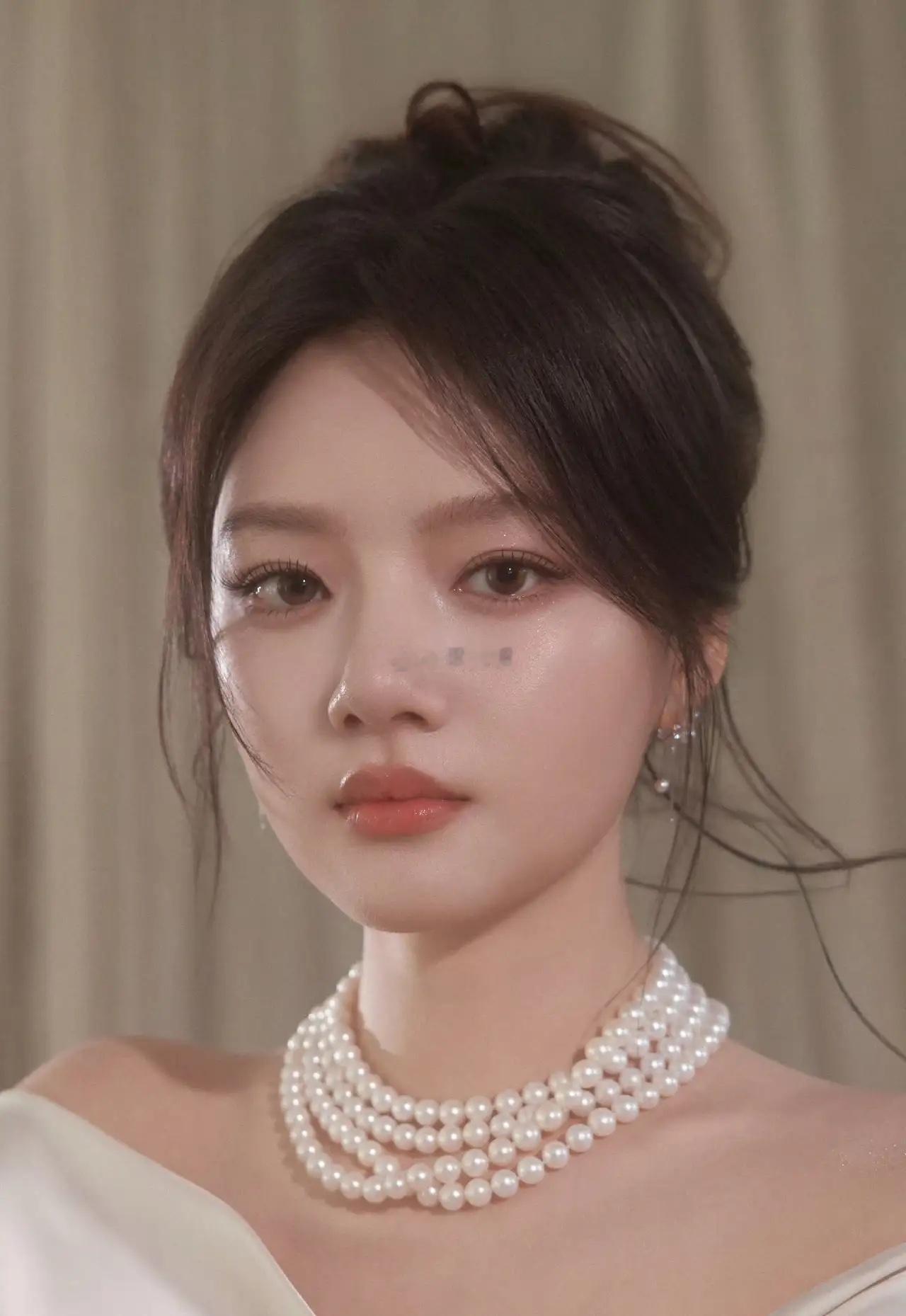 明星的美商真的很重要任敏最近美上热搜了，她原先的底子也很好，只不过鼻子包裹住了，