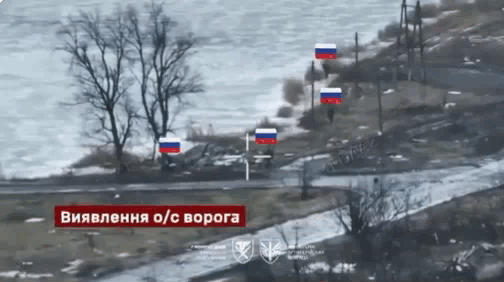 乌军对亚历山大里夫卡方向的俄军阵地进行了精准打击，画面中4名俄军士兵悉数被“去军