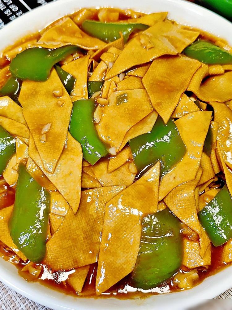 高血糖克星九种稳糖食物1、千张2、大蒜3、四季豆4高血糖
