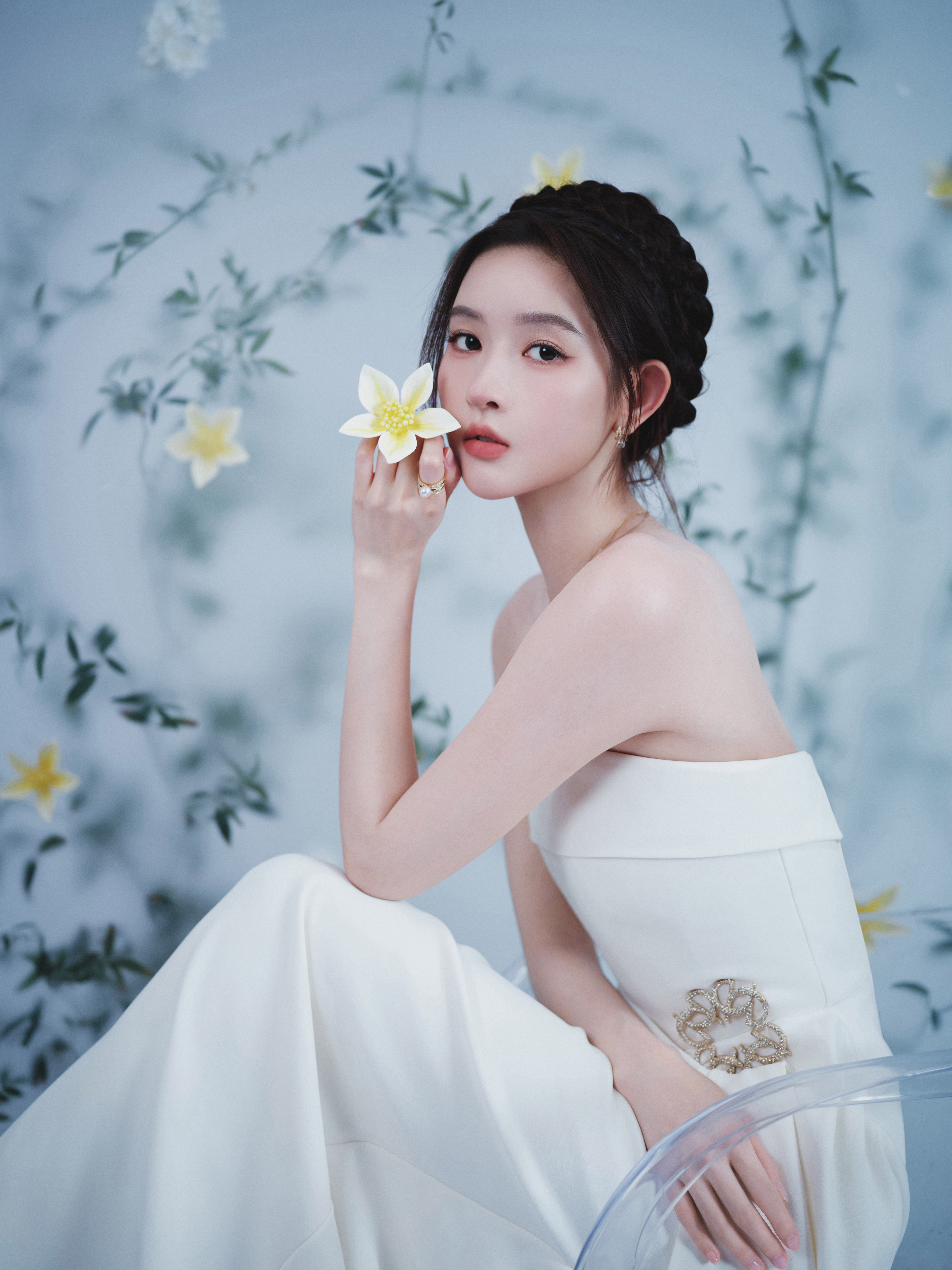 王玉雯（67）纯白抹胸长裙曝王玉雯杨玏曾结婚又离婚​​​