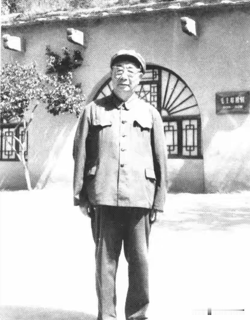 陈士榘功力一流，罕有人入他法眼，唯独对此人佩服五体投地陈士榘上将，是华野将领