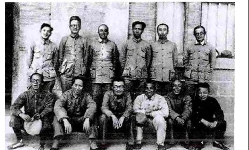 新中国毛朱刘周任五位书记领导格局究竟是如何逐步形成的？1938年隆冬的凌晨，延