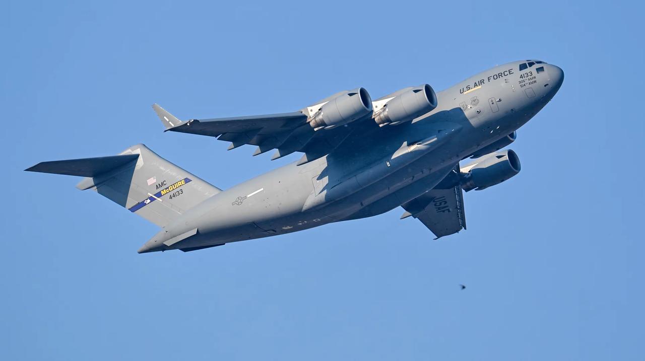 C-17和运-20，抛开偏见，就外形设计，你觉得哪款最好看？