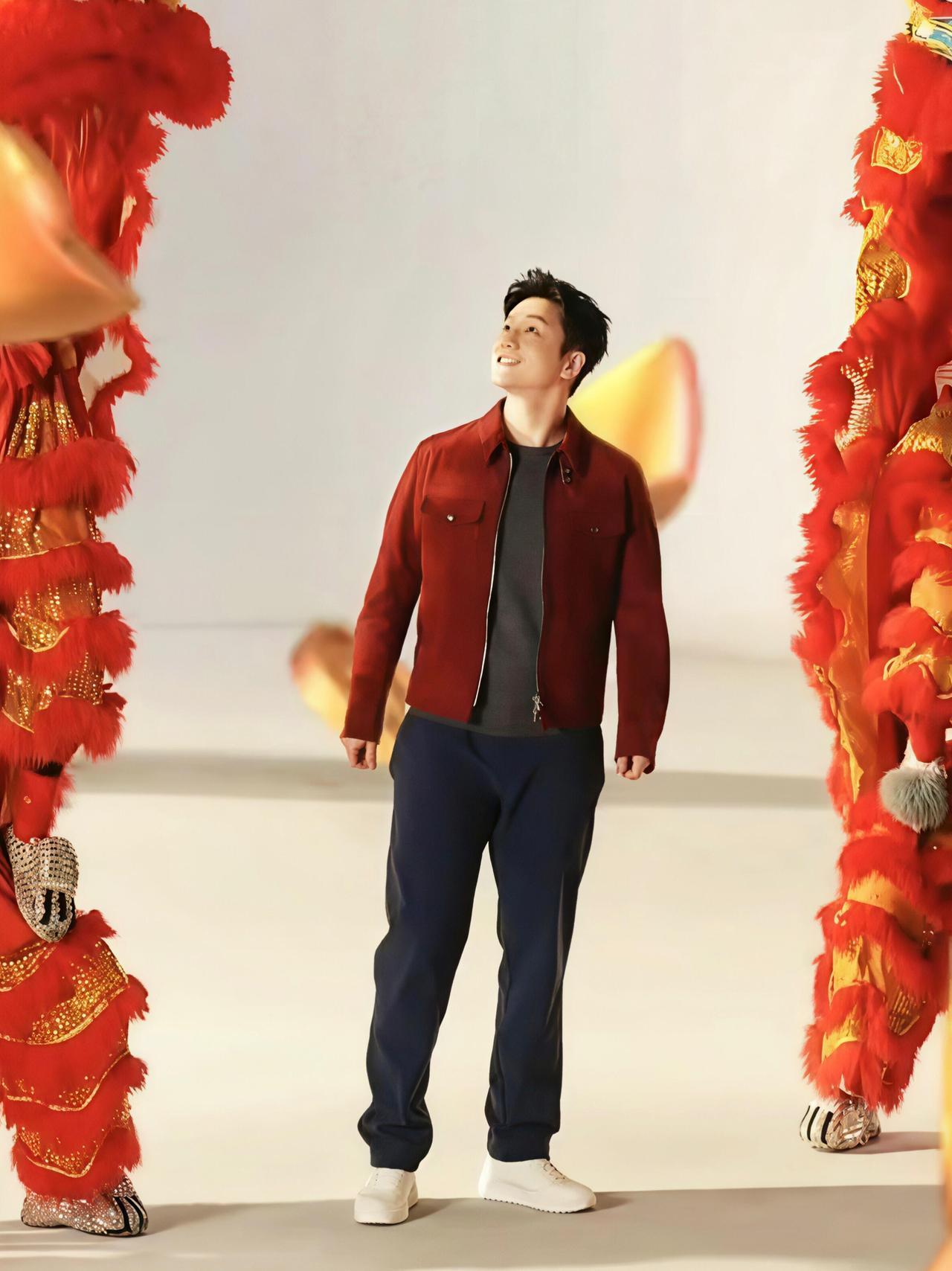 有钱没钱，跟着樊振东开车回家过年，凯迪拉克一天一条都有素材，真爱宣传自家孩子！