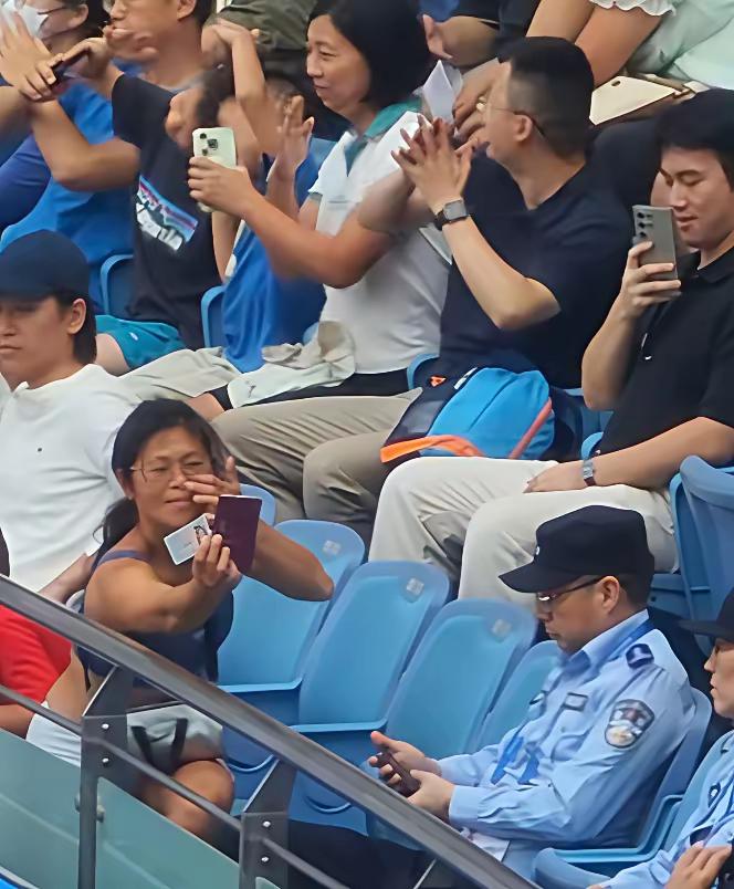 华裔女子网球赛场挑战中国法律，还拿出外国护照对警方进行挑衅，结局大快人心！​2