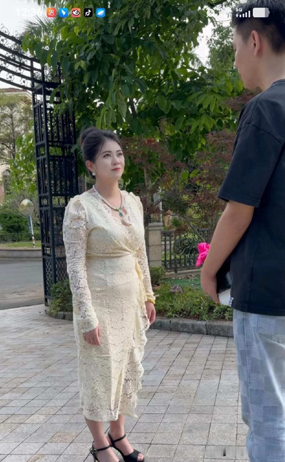 相亲女问"100里有几个7"，小伙自信答"10个"，结局全网笑疯！"10个！"
