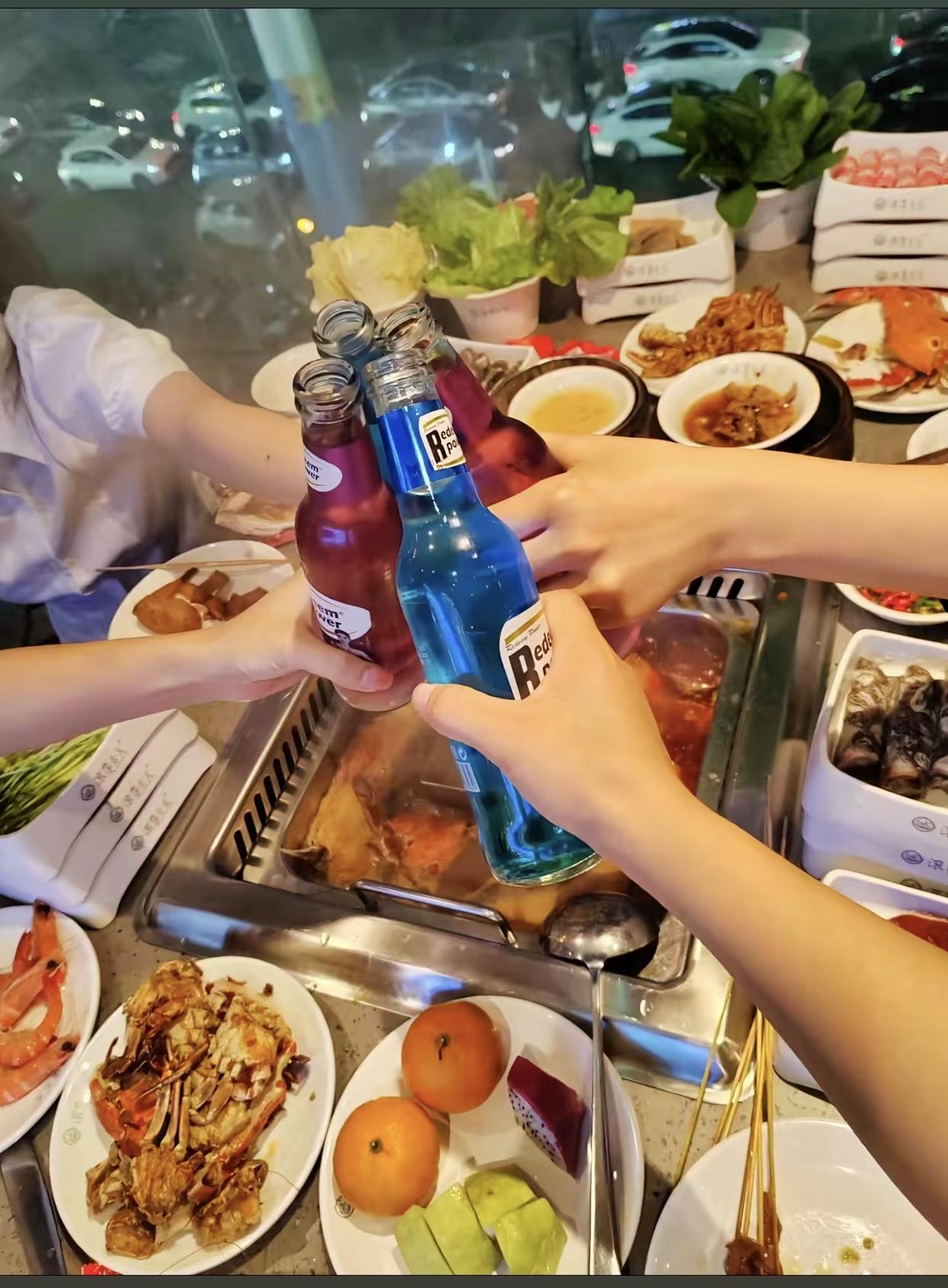 今天办公室同事们凑一块儿，居然全在聊生娃这事儿，越聊越有意思！80后同事先叹