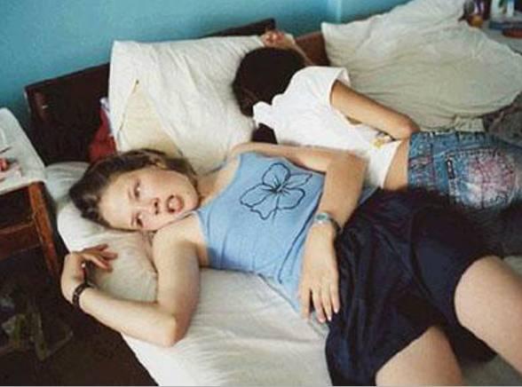 女性青春期: 导致女孩子性早熟的原因是什么