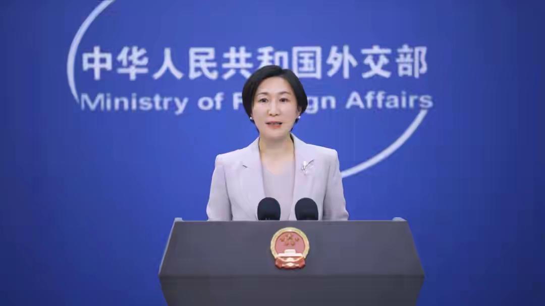 路透社拿着卫星照片跑来问中国外交部，黄岩岛上有个东西出现又消失了，能不能解释一下