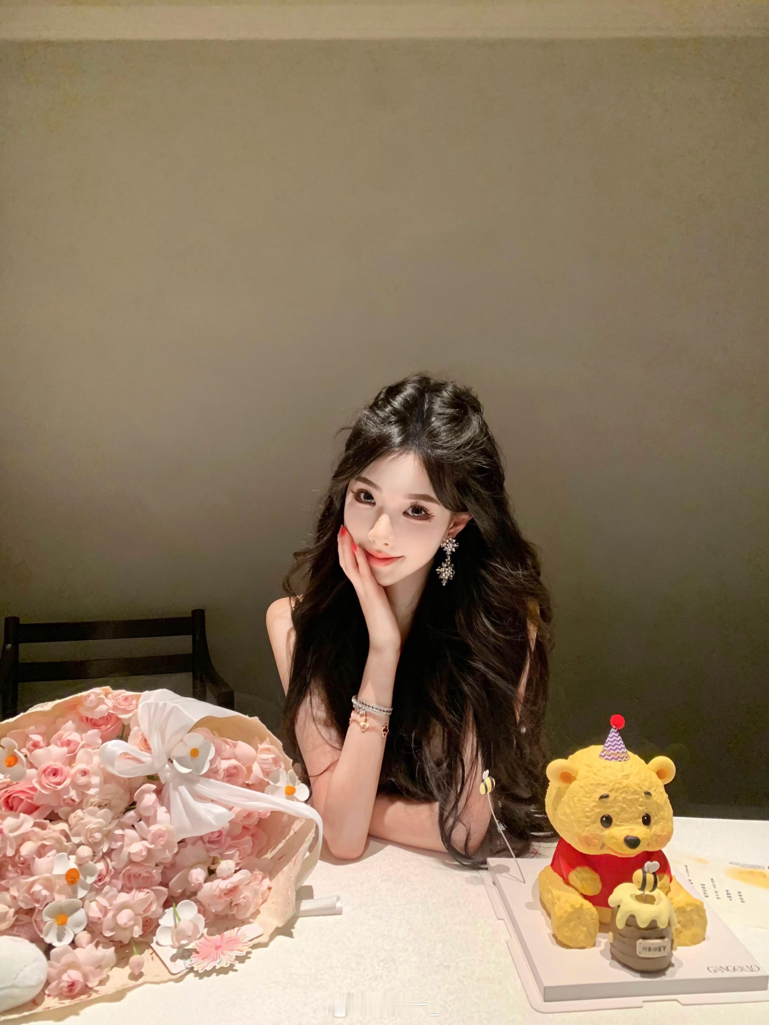 +1🎂最近几天把一年没喝过的🍷都补回来了…