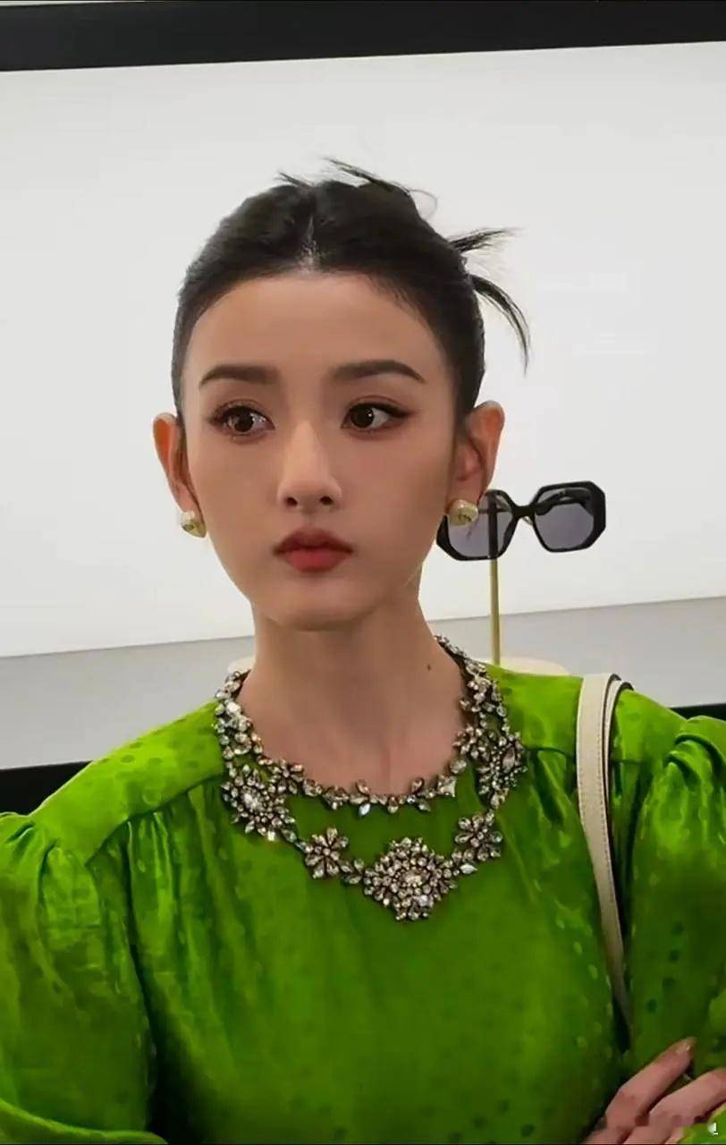 小小的脸大大的五官宋祖儿纯骨相美女！