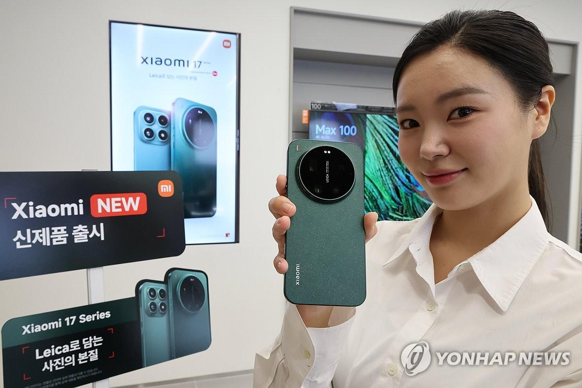 【小米17Ultra在韩上市】3月3日，在位于首尔汝矣岛IFC购物中心的小米之