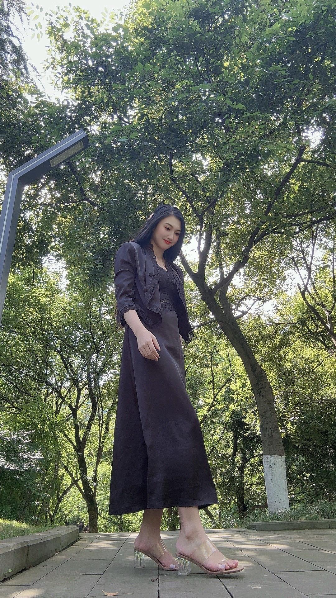 5月20号约会可以带上我吗我是饭桶白天我光吃饭不说话晚上我站在床边不说话默