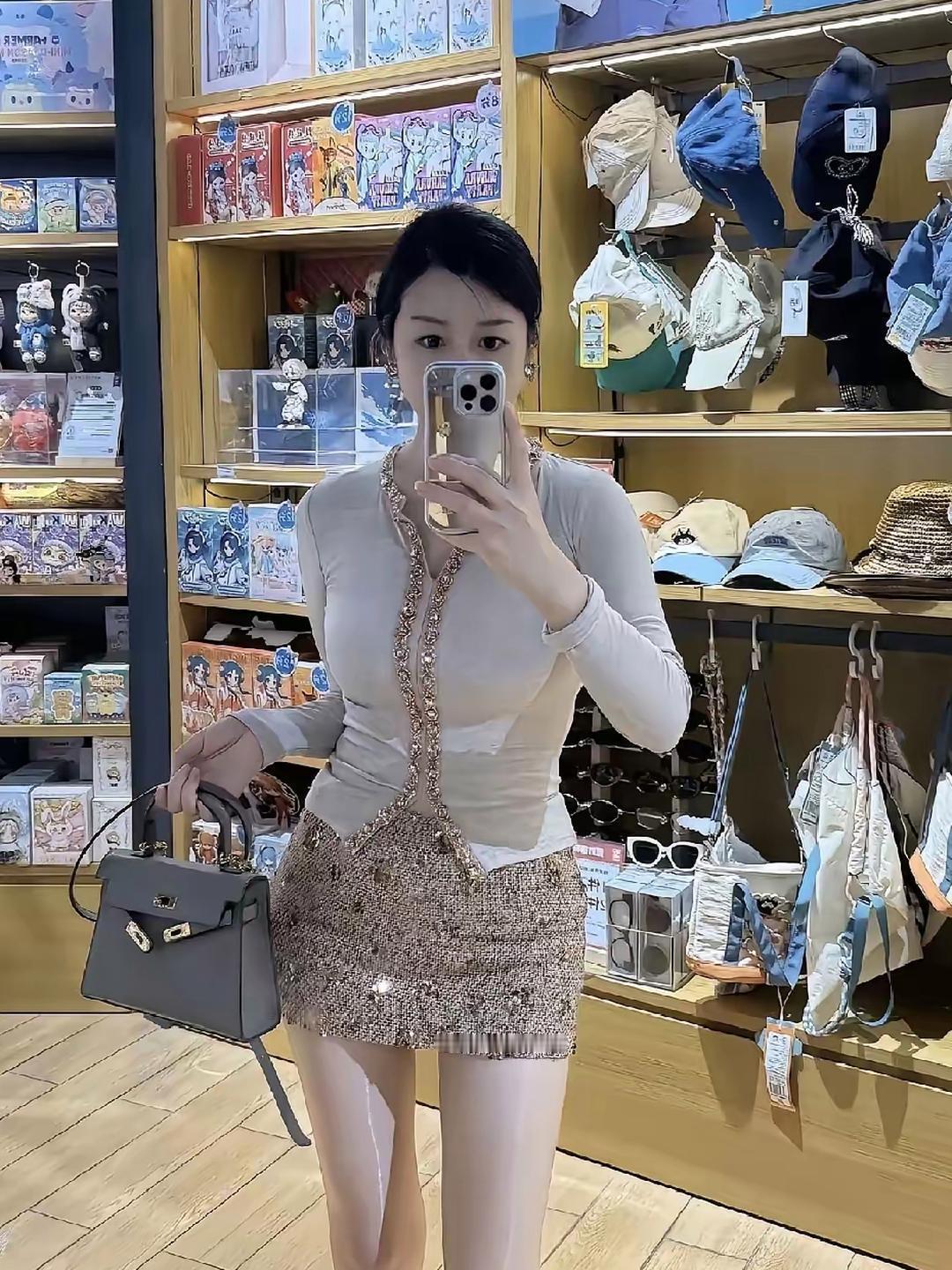 身材那么好，为什么她的腿那么亮啊？
