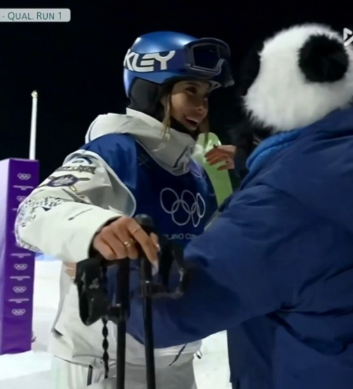 谷爱凌这一摔，差点把我的心都摔停了。预赛20.75分，排名直接掉到第17，一