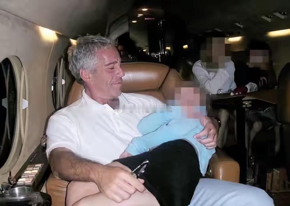 美国真的太可怕了！这个时候那个吕LP和孙HY怎么不说话了，还有爱泼斯坦这个老