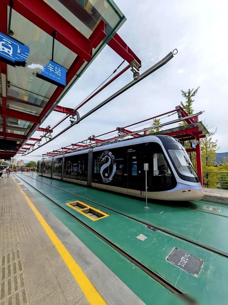 酒泉人出趟远门，总感觉自己像在玩一场障碍闯关游戏。​第一关，先坐车去隔壁市。