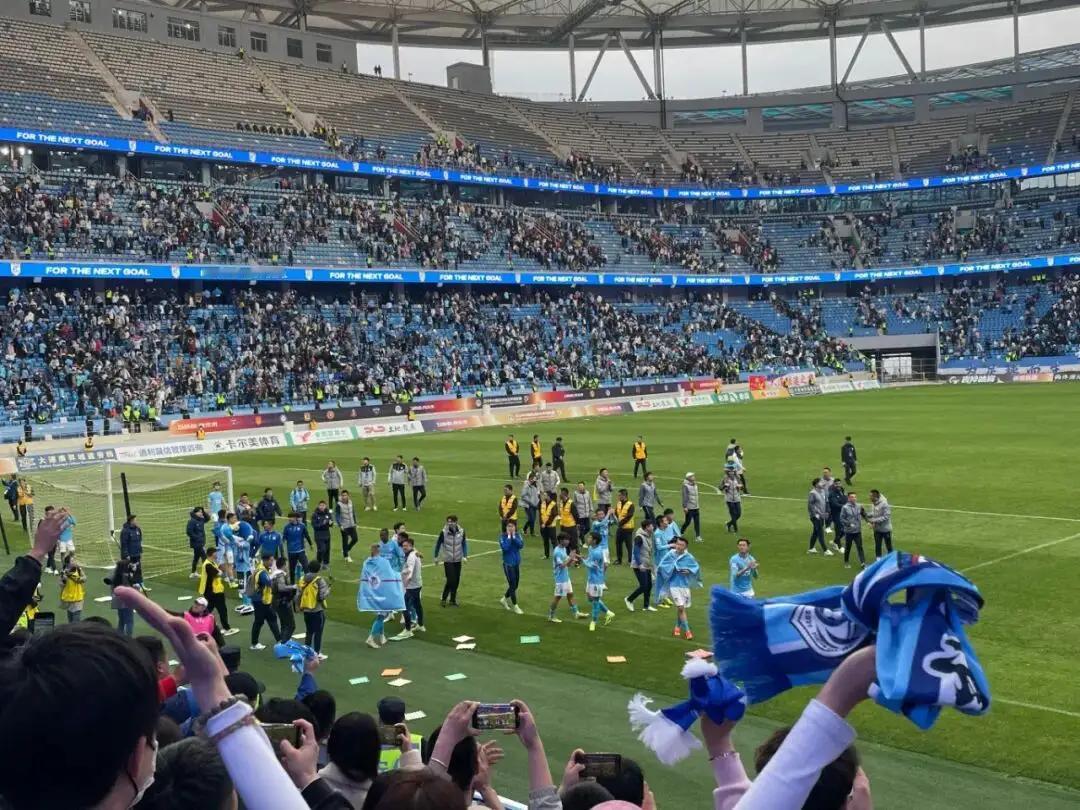 明年的中超联赛，会有多少大连籍球员“回血”大型梭鱼湾球场呢！就目前的大连英博主力