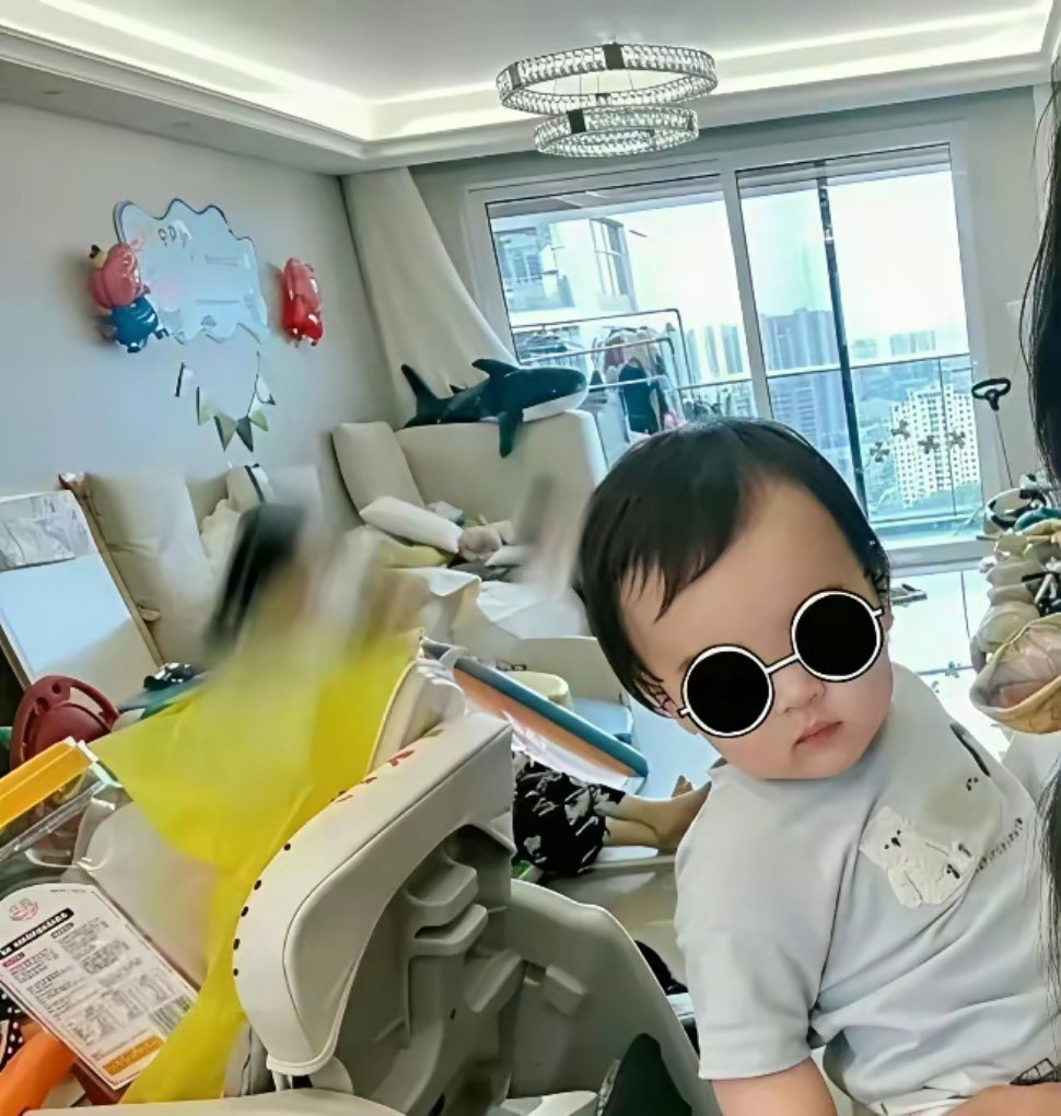 向佐每次发自拍，家里都挺乱的。。。这是为啥？不太理解有钱人的想法