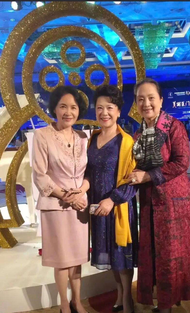 不整容不打针！三位老戏骨的优雅晚年，对比现代明星整容脸引发共鸣！还记得80