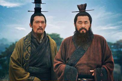 曹操三分天下有其二，对程昱说：“没有你，我就不会有今日。”程昱很聪明，当即交出兵