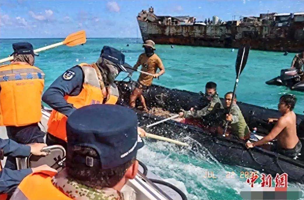 发现一个很诡异的现象，咱们在南海、钓鱼岛这些地方跟人对峙，好像总在纠结“谁先动