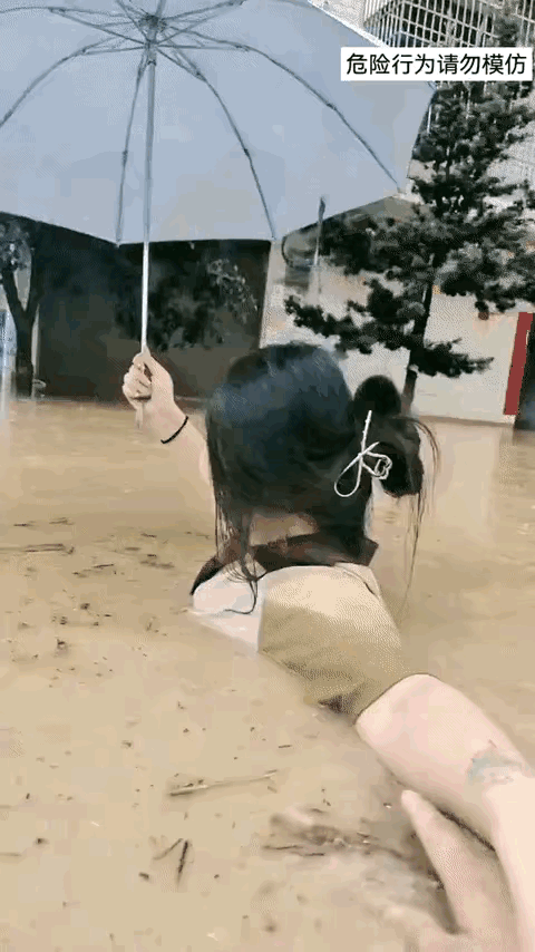 小姐姐，打伞的目的是什么。我看不懂。