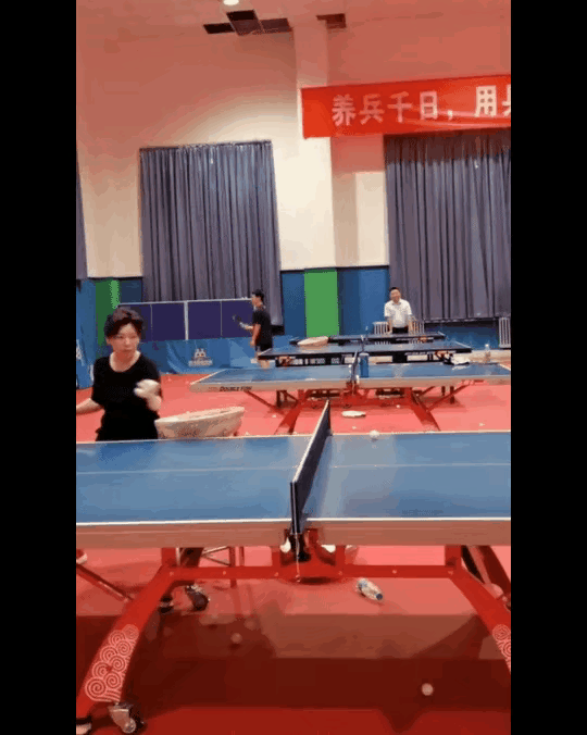 怪不得温瑞博越大越好，很可能是下一代男乒一哥！原来小时候就被邓亚萍培养过！