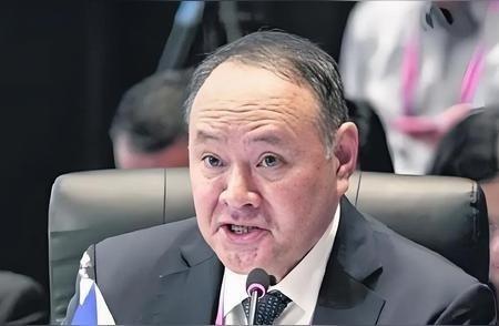 黄英贤这次脸估计有点挂不住。她怎么也没想到，7月21日在马尼拉开会，刚骂完中国仁