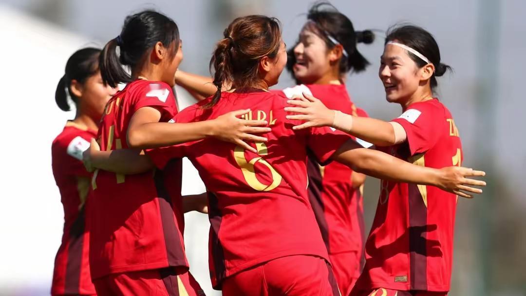 朝鲜那帮小姑娘，没出过国，没碰过外国人，靠一口东北大碴子味儿的跑动，把日本队揍得