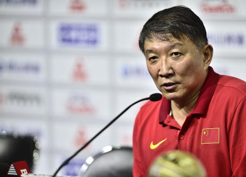 ——宫鲁鸣不宜担任中国女篮主教练的几点理由1，年龄偏大，老眼昏花。澳队主教练5