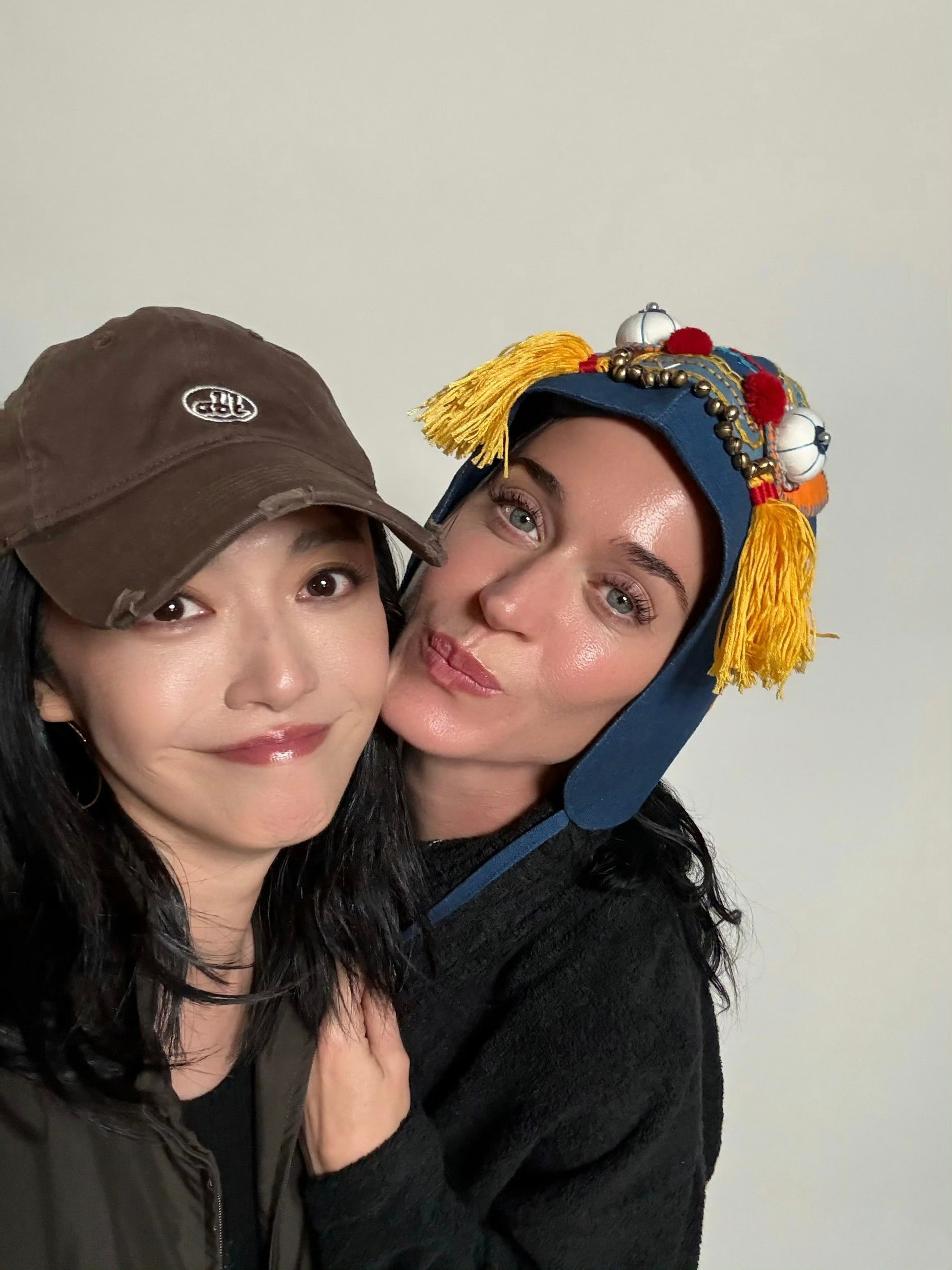 【🆘】姚晨与水果姐KatyPerry合影！这什么次元壁🆘姚晨水果姐合照