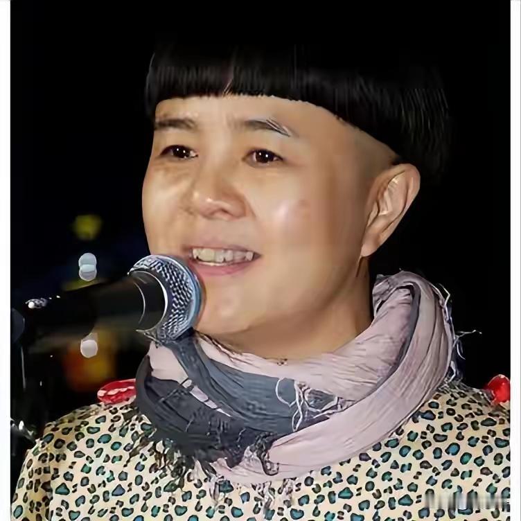 我就知道年轻时候的刘纯燕也是特别漂亮的！外界好像有一种质疑的声音，觉得刘纯燕配