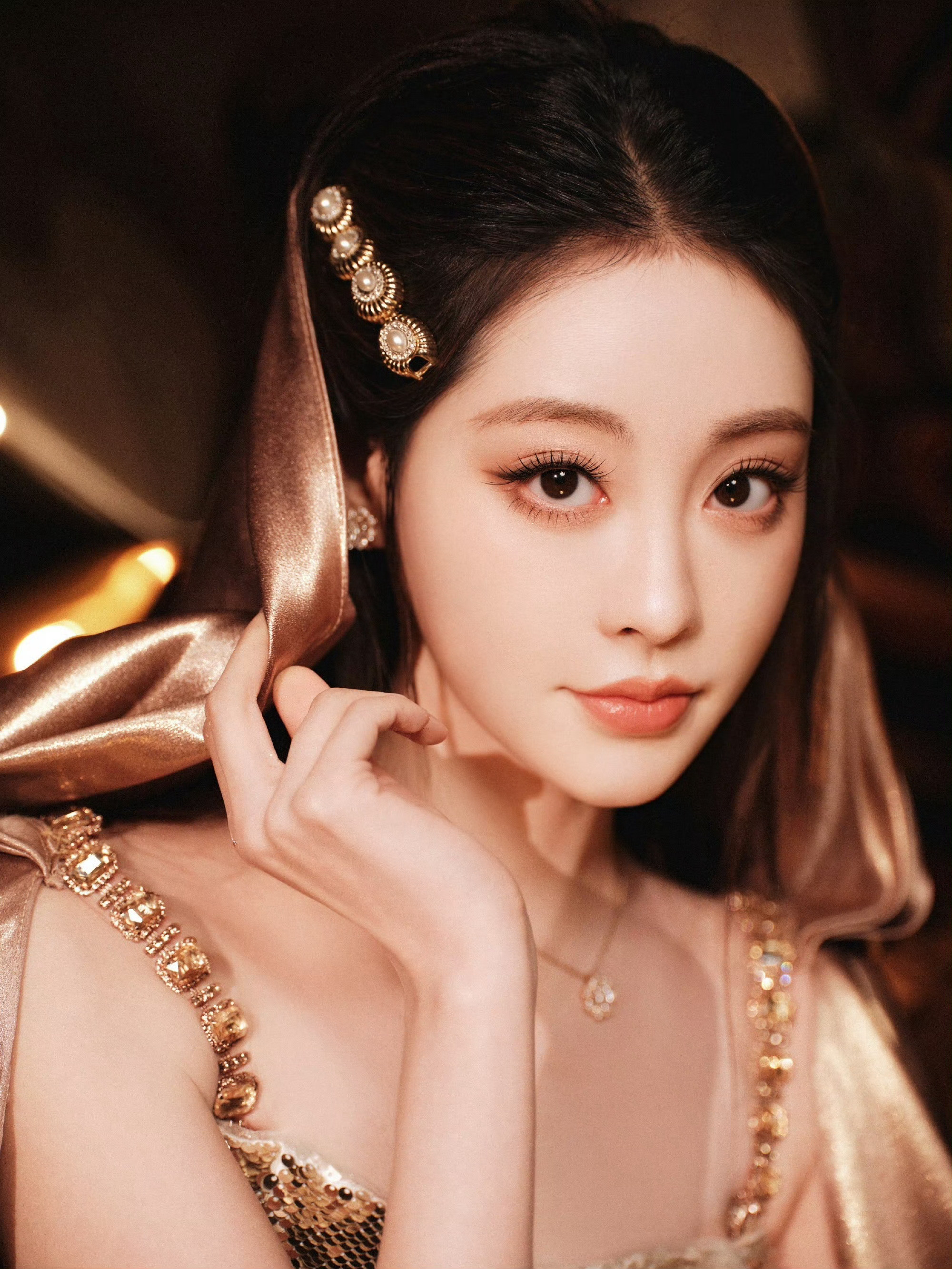 对就这个眼神，祝绪丹好神圣的一张脸！！