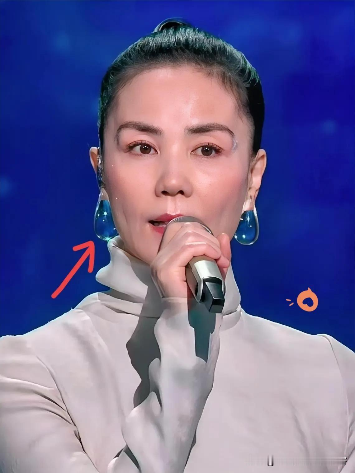 我能接受王菲变老，我也能接受她唱歌跑调，但是我唯一不接受的就是她这次的这