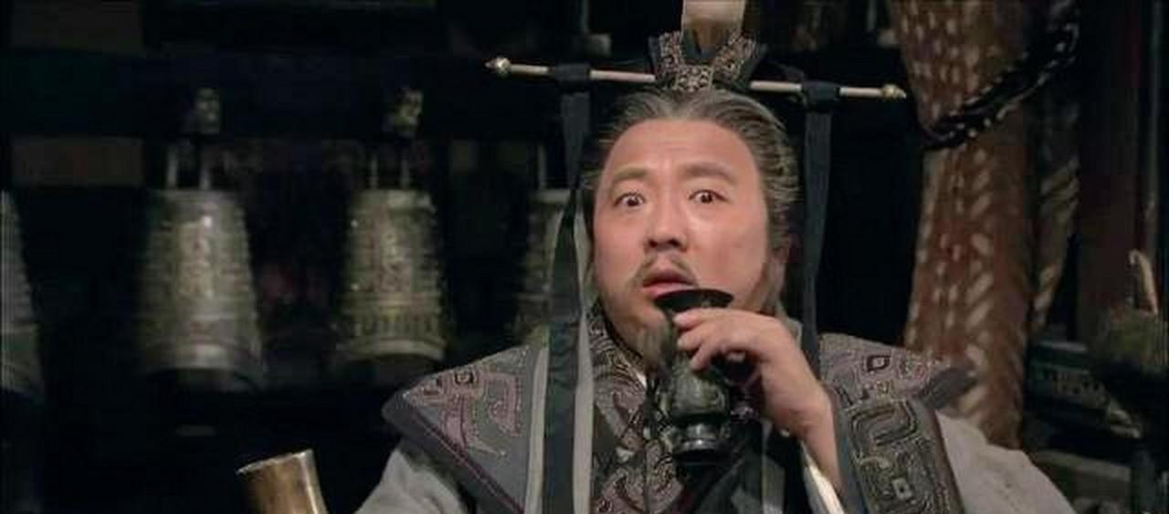 大泽乡起义后不久，正在放羊的熊心突然被一群人围着，就在他不知所措时，众人齐齐下跪