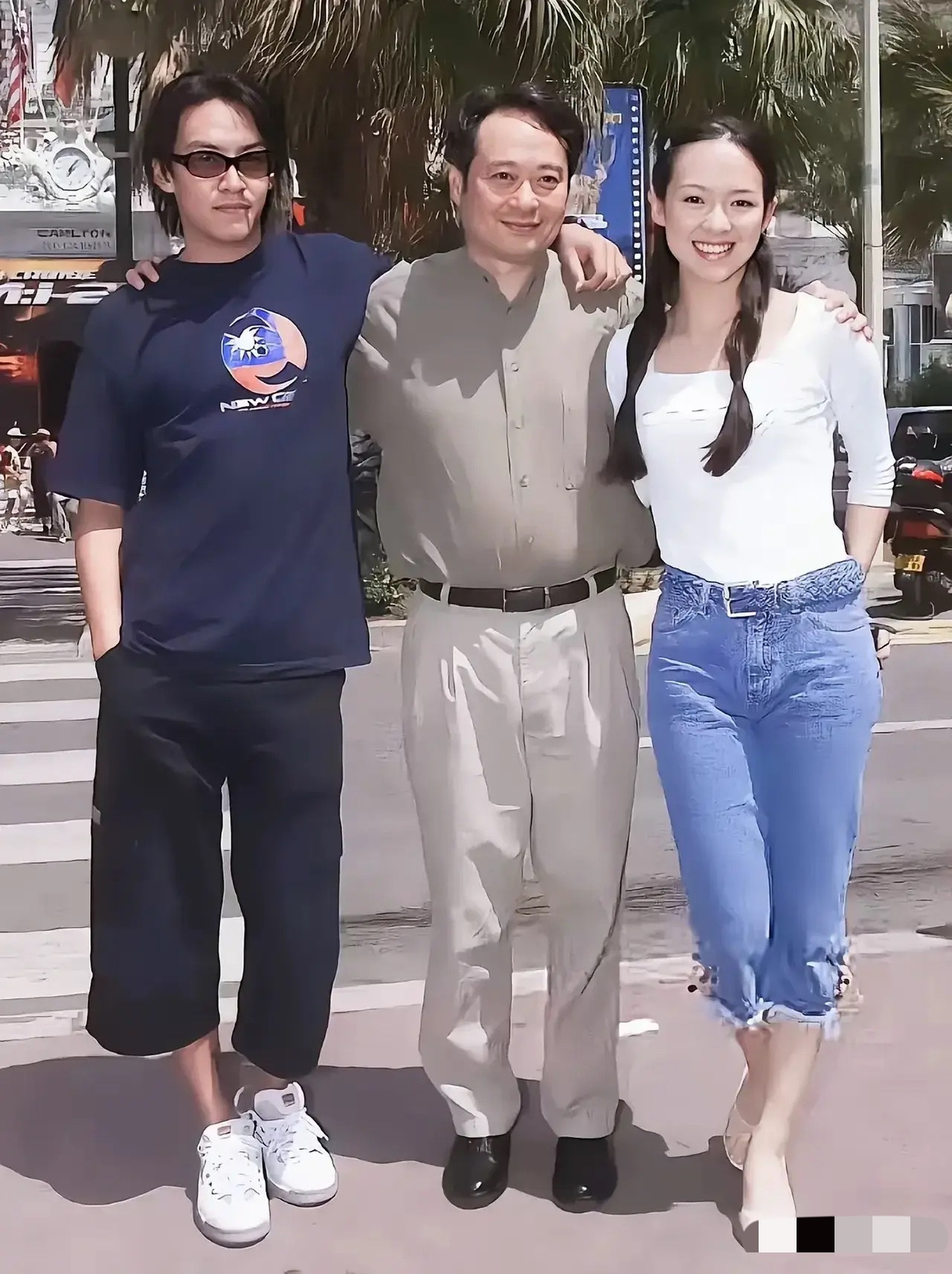 章子怡和李安我认识，但旁边带墨镜这位男士是谁？