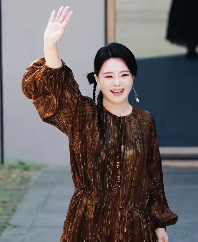 龚琳娜都没想到，离婚15个月后，两个混血孩子已经开始为她争光了离婚十五个月，1