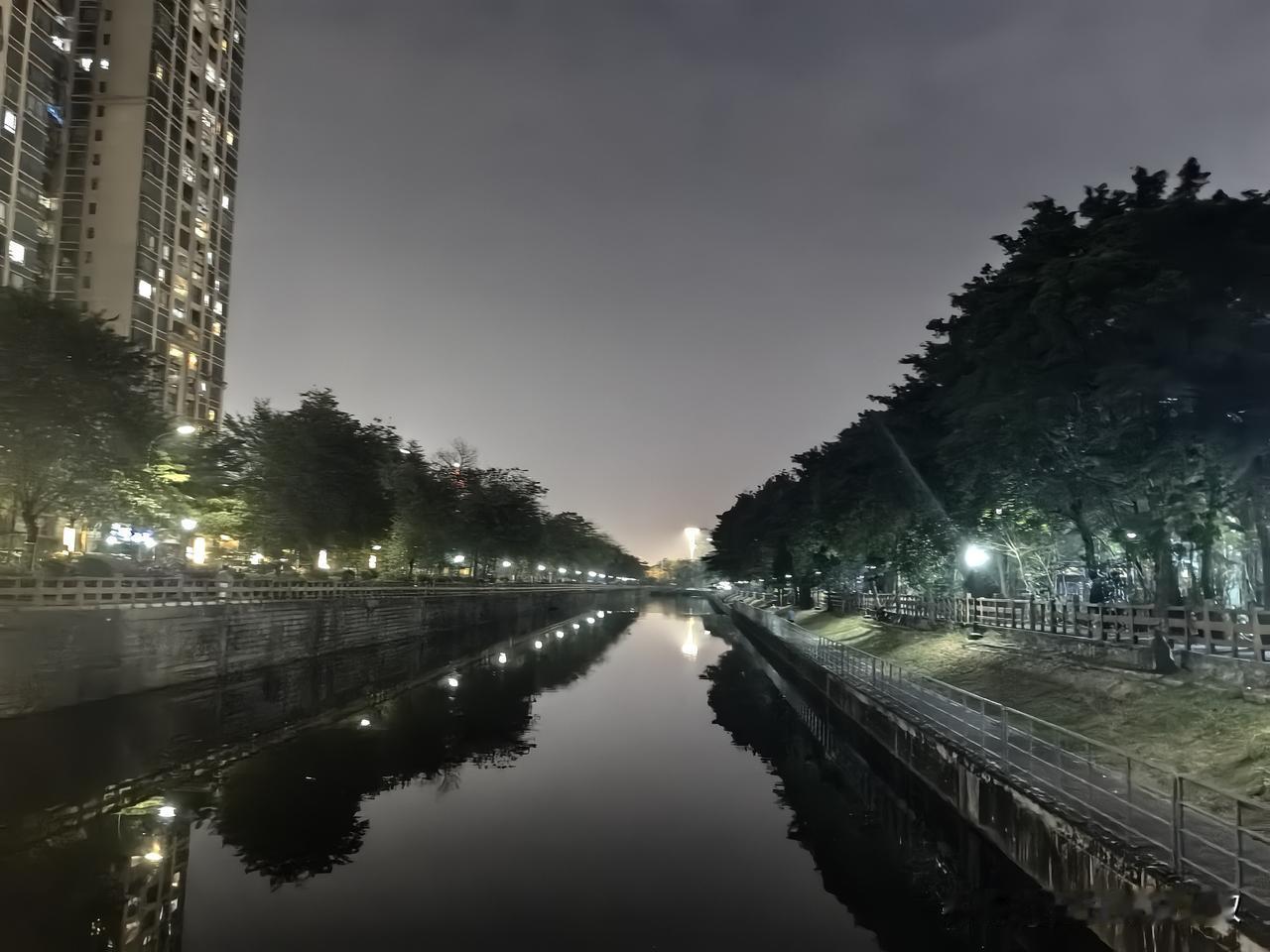 “漂亮”是最大的情绪价值确实，外貌在人际互动中会产生直接影响：1.首因