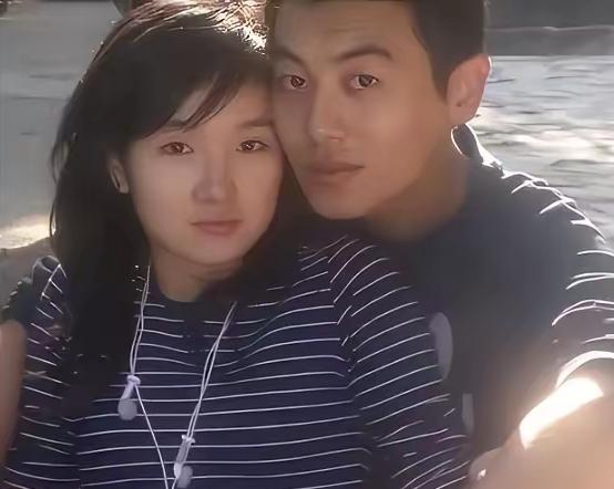谁能想到？倾尽九年青春托举朱亚文爆红的初恋，最终没能陪他享福，反倒看着他转身娶了