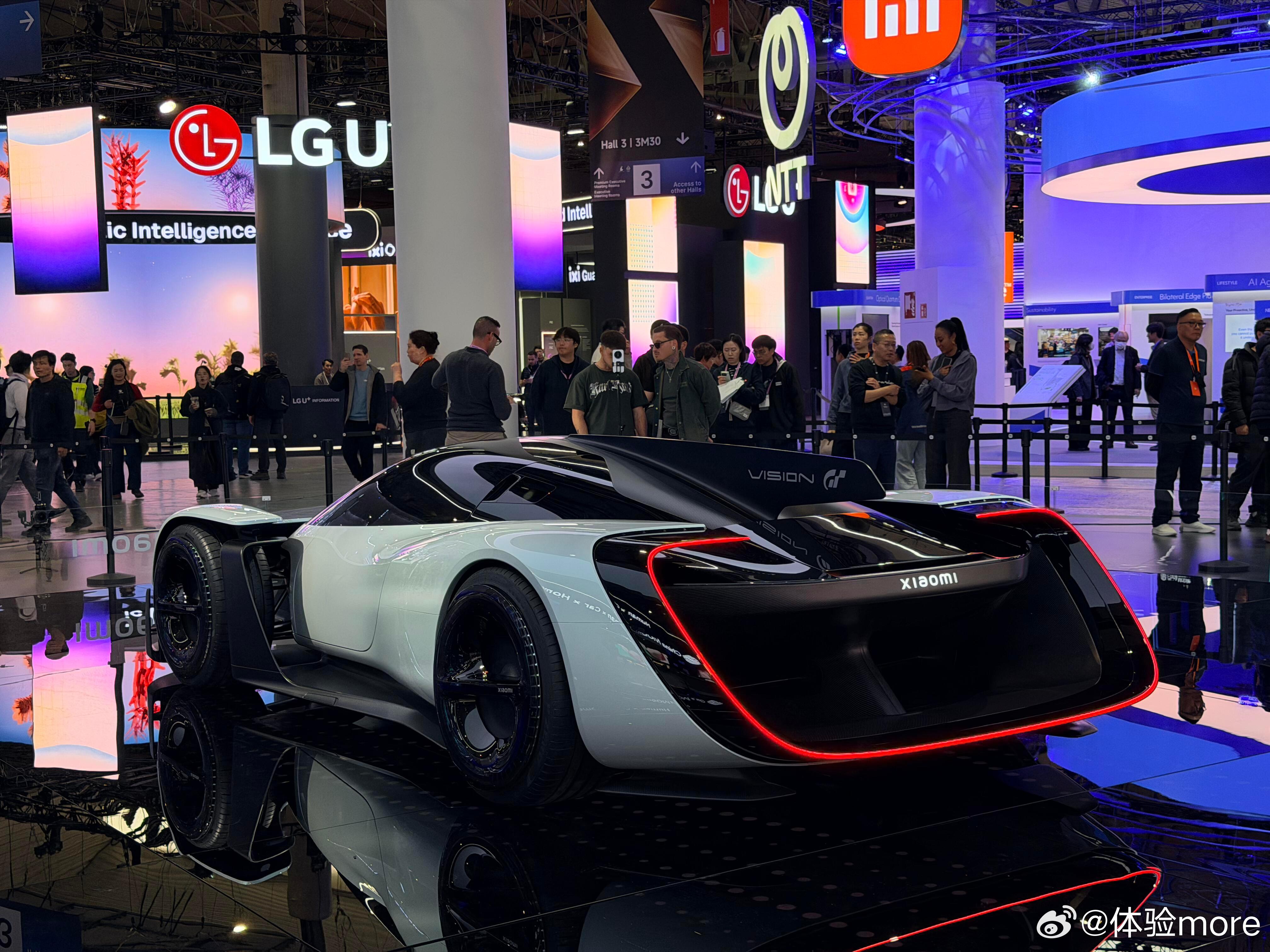 小米超跑线下实车曝光小米VisionGT实车已经在MWC现场了，这线条这屁股这