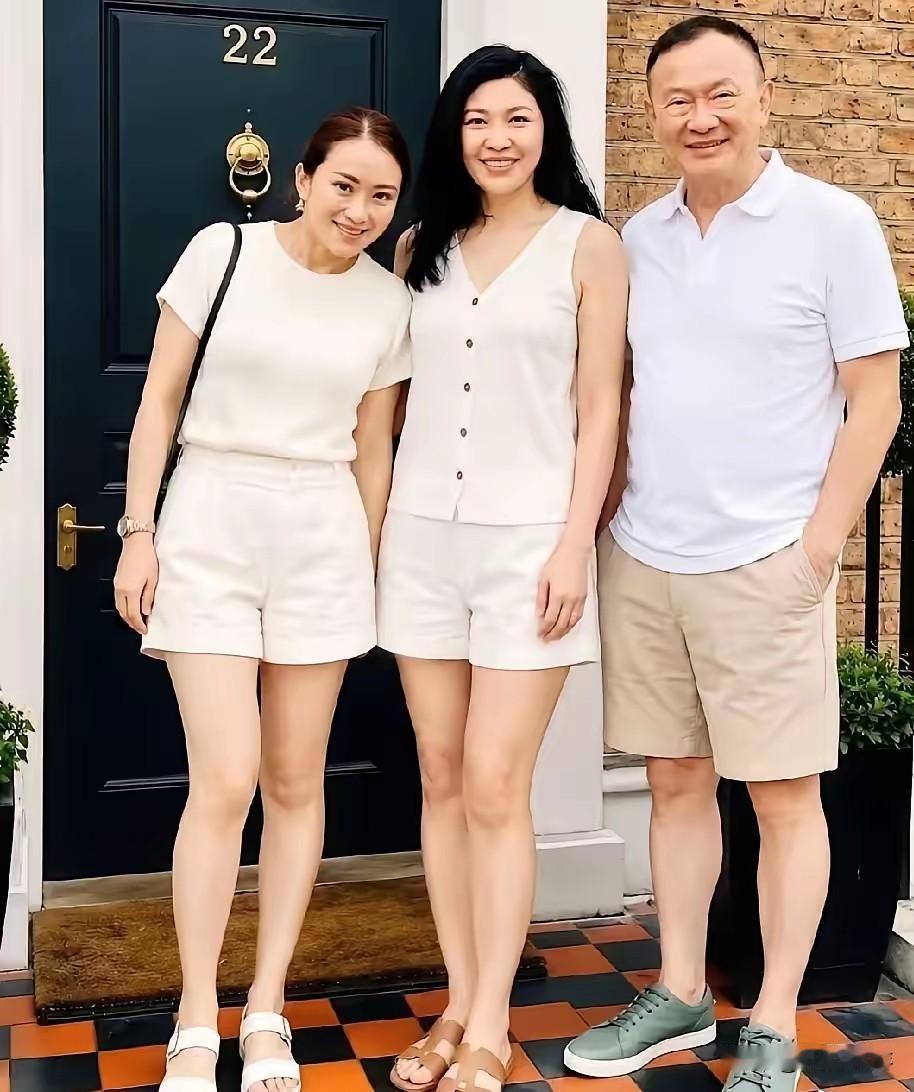 泰国这一家简直牛掰的不要不要的。三人都当过泰国的总理，真可谓“一门三杰