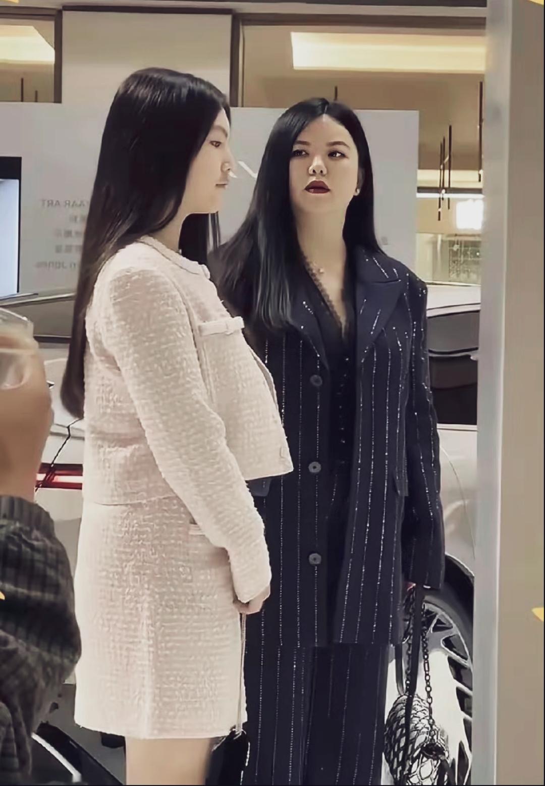 李湘年轻的时候也是个美少女啊，怎么女儿直接长成她现在的样子！