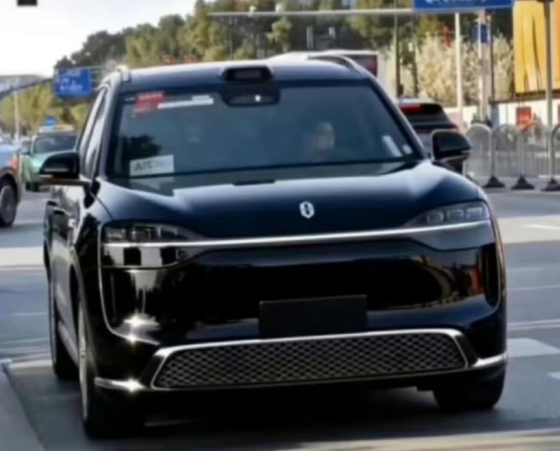 2026款全新问界M9，估计五月份上市，不是现在店里的896临时升级M9，注意门