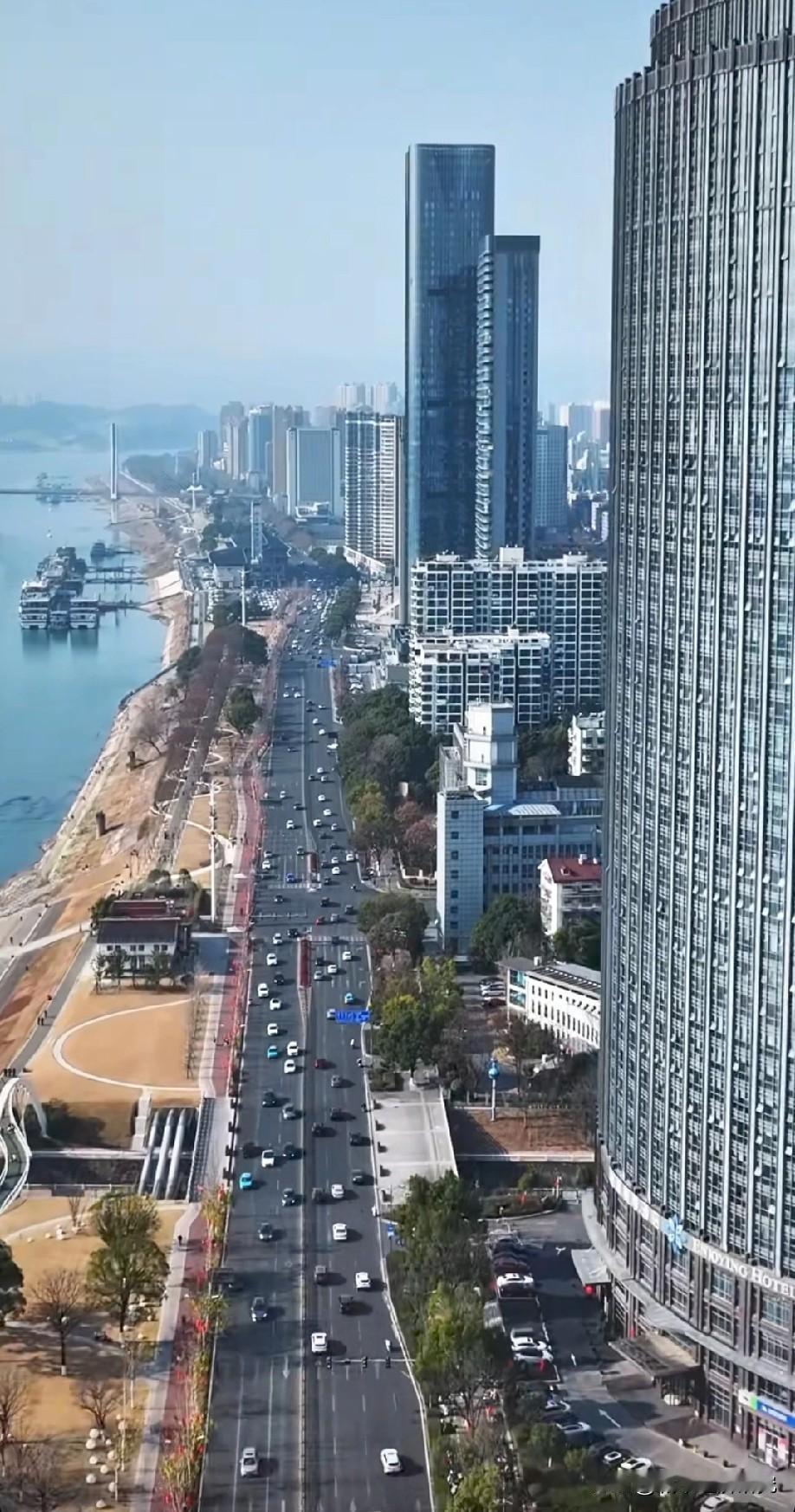 湖北两大经济副中心城市宜昌与襄阳2024年GDP数据对比情况，宜昌2024年GD